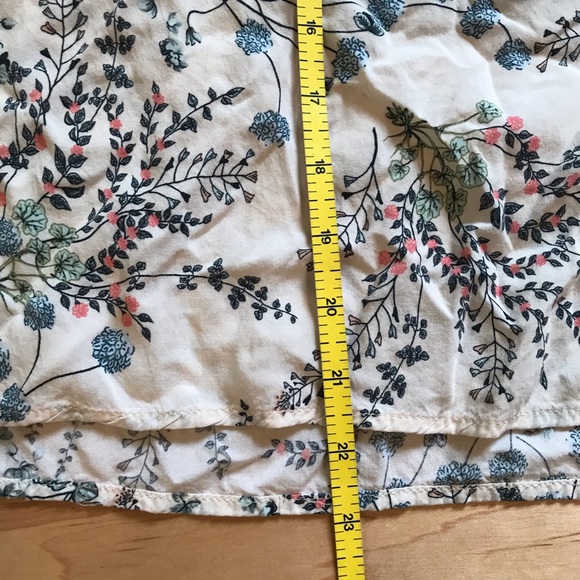 Cute floral blouse size small - Picture 6 of 8